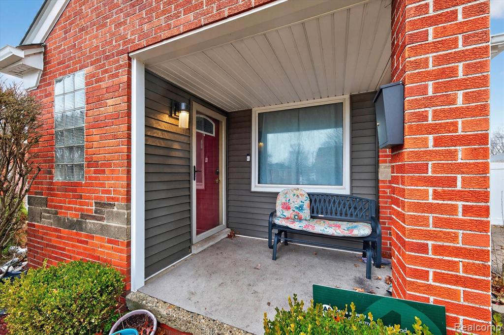 21211 Newcastle Road Harper Woods, MI 48225 - Photo 5 of 39 Gallery Image 5
