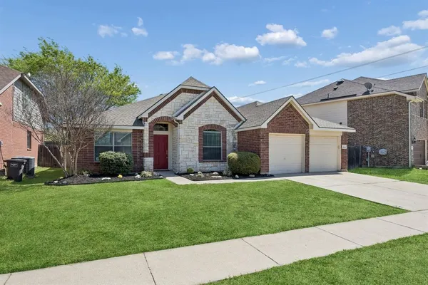 $2,095 | 9508 Fox Hill Drive, Fort Worth, TX 76131