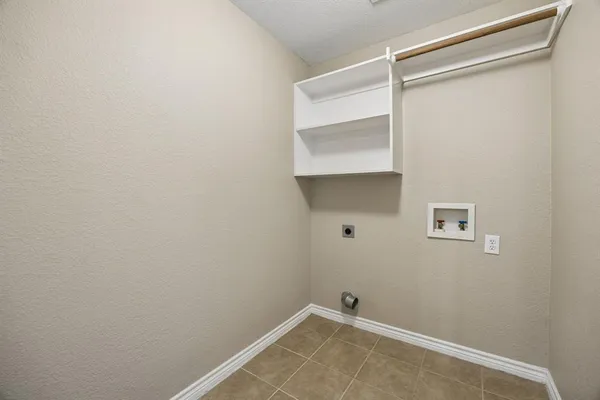 $2,095 | 9508 Fox Hill Drive, Fort Worth, TX 76131