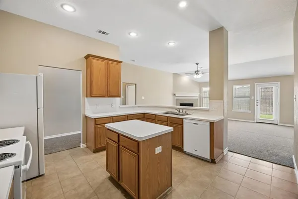 $2,095 | 9508 Fox Hill Drive, Fort Worth, TX 76131