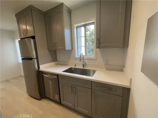 $1,895 | 1152 East 77th Street, Los Angeles, CA 90001