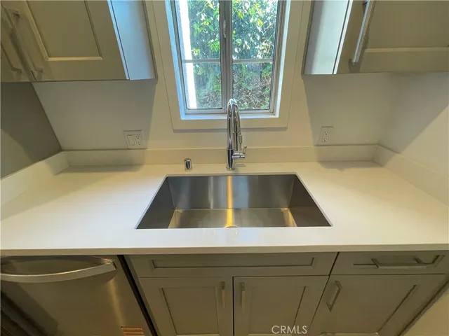 $1,895 | 1152 East 77th Street, Los Angeles, CA 90001