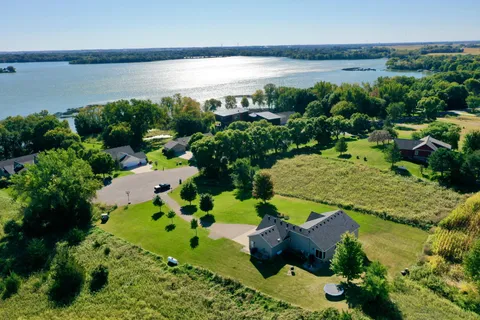 $470,000 | 7600 12th Street Northwest, Willmar, MN 56288