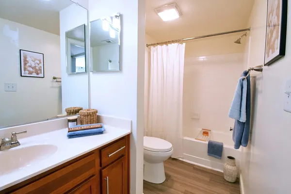 $2,429 | 4212 Chesapeake Drive, Unit 2A, Aurora, IL 60504