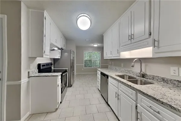 $1,950 | 3013 Rockview Drive, Loganville, GA 30052