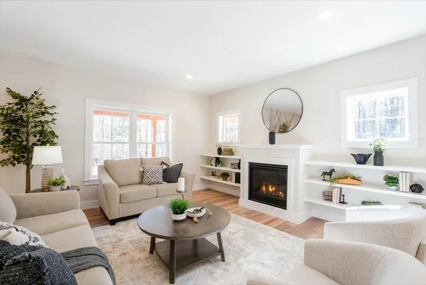 $980,000 | 321 Pownal Road, Freeport, ME 04032