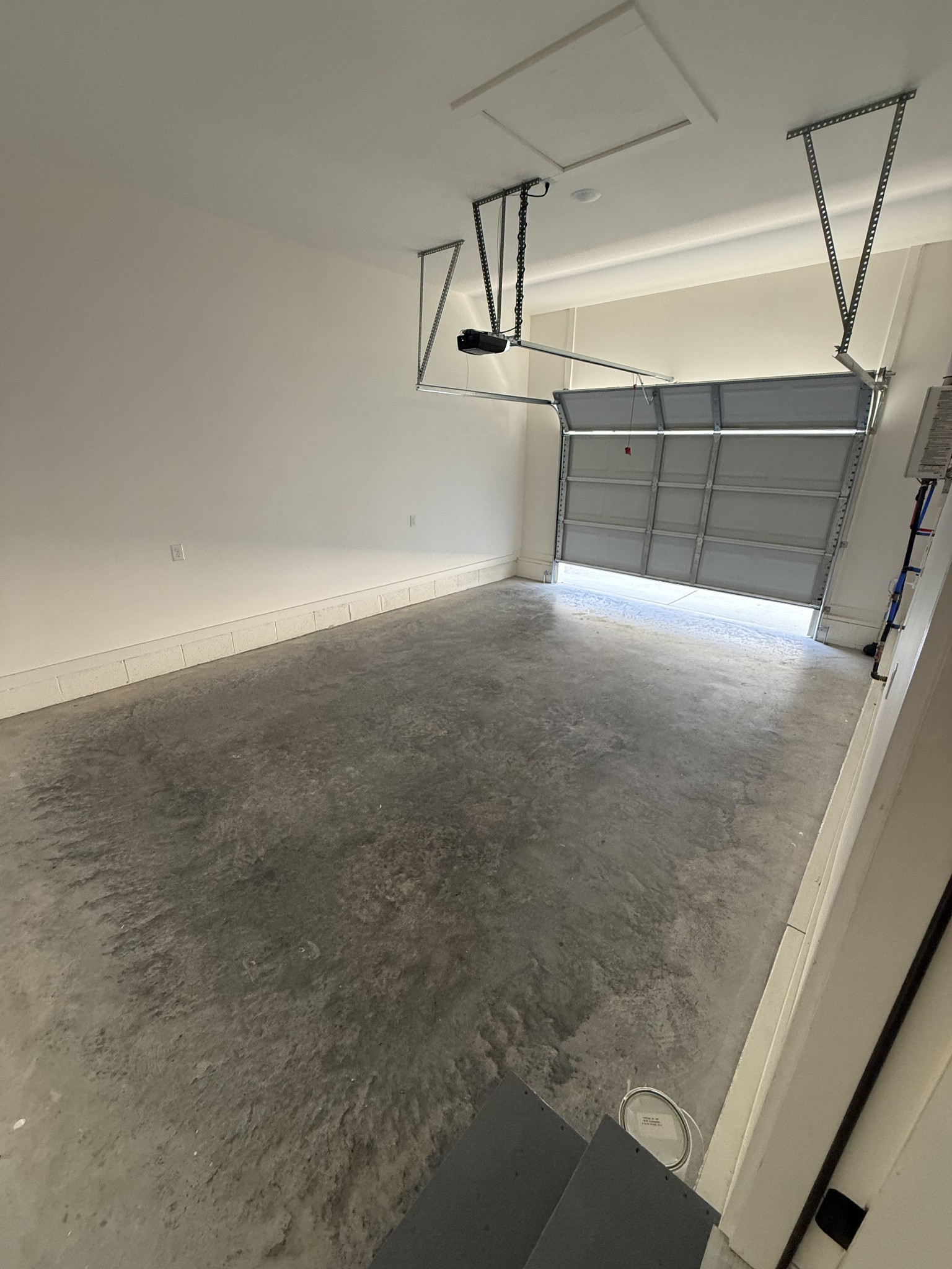 65 Duncan Lane Winchester, TN 37398 - Photo 11 of 11 a view of a garage