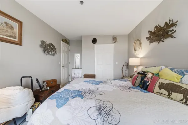 $279,000 | 163 Hunt Club Drive, St. Charles, IL 60174