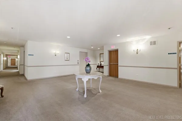 $279,000 | 163 Hunt Club Drive, St. Charles, IL 60174
