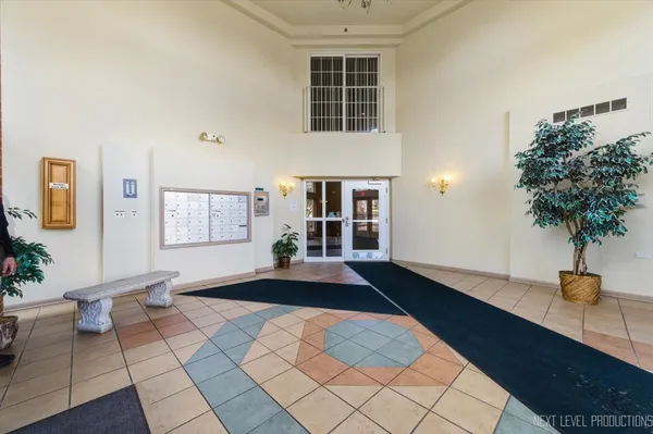 $279,000 | 163 Hunt Club Drive, St. Charles, IL 60174