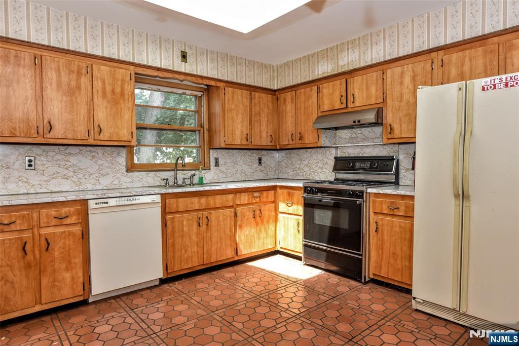 479 Goffle Road Wyckoff, NJ 07481 - Photo 9 of 34 Gallery Image 9