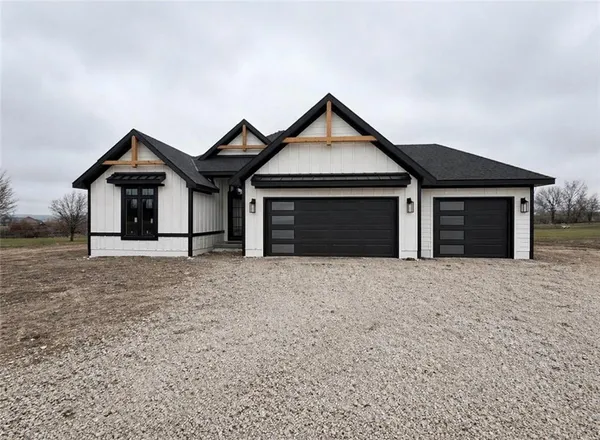 $1,395,950 | 31404 Davenport Road, Drexel, MO 64742