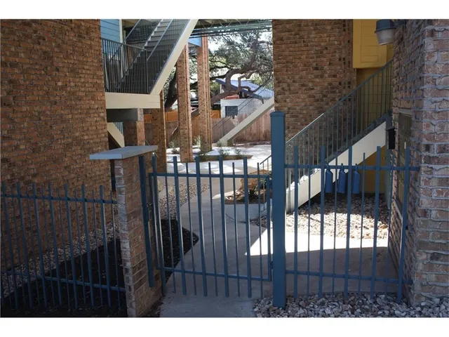 a view of entryway with a front door