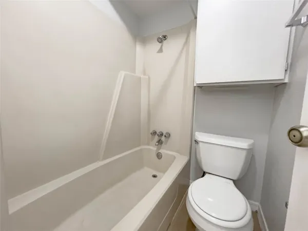 $950 | 513 South Park Drive, Unit 302, Austin, TX 78704
