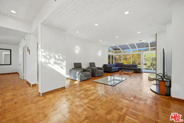 $27,500 | 2846 Royston Place, Beverly Hills, CA 90210