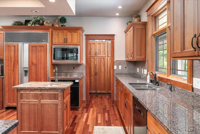 $1,825,000 | 3031 Wild Rose Lane, Onalaska, WI 54650