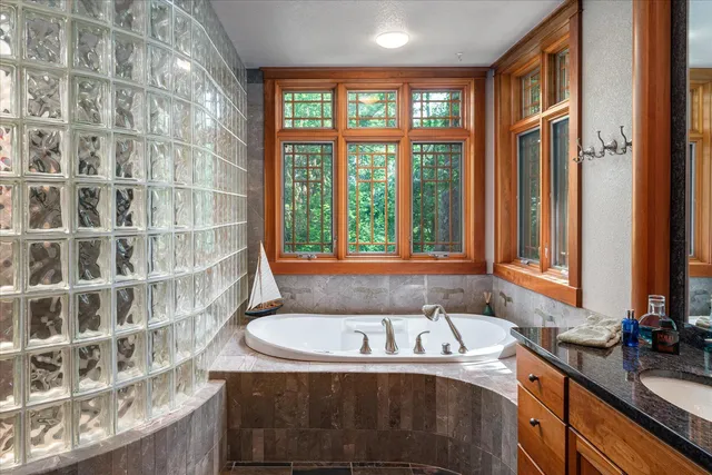 $1,825,000 | 3031 Wild Rose Lane, Onalaska, WI 54650