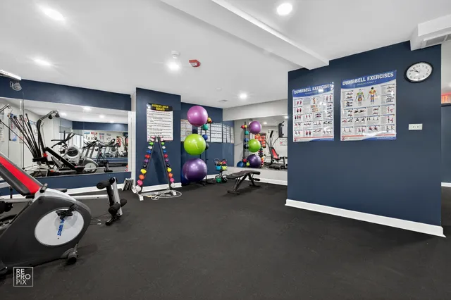 $167,000 | 1198 Royal Glen Drive, Unit 102, Glen Ellyn, IL 60137