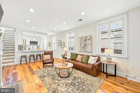 $525,000 | 328 Spruce Street, Unit 5, Philadelphia, PA 19106