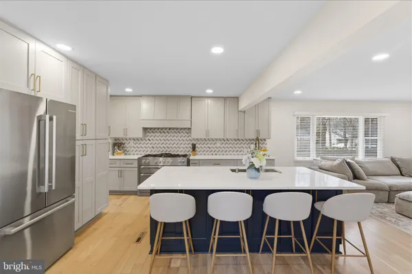 $819,000 | 3804 Richardson Place, Fairfax, VA 22030