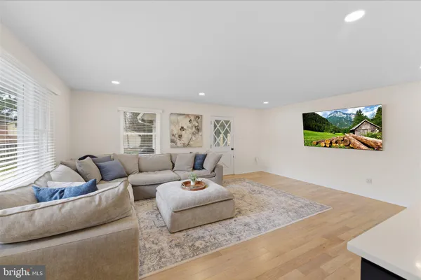 $819,000 | 3804 Richardson Place, Fairfax, VA 22030