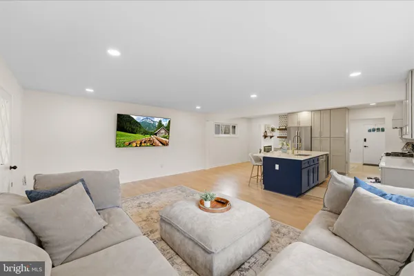 $819,000 | 3804 Richardson Place, Fairfax, VA 22030