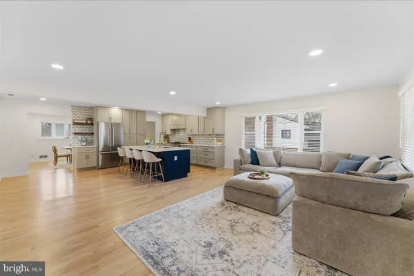 $819,000 | 3804 Richardson Place, Fairfax, VA 22030