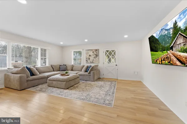 $819,000 | 3804 Richardson Place, Fairfax, VA 22030