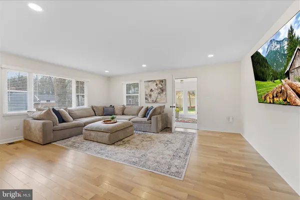 $819,000 | 3804 Richardson Place, Fairfax, VA 22030