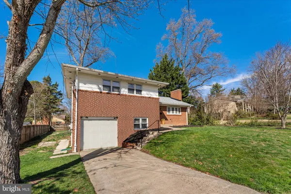 $819,000 | 3804 Richardson Place, Fairfax, VA 22030