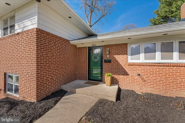 $819,000 | 3804 Richardson Place, Fairfax, VA 22030