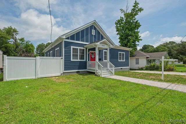 $340,000 | 208 Piedmont Avenue, Colonial Heights, VA 23834