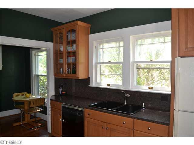 402 North Hawthorne Road Winston-Salem, NC 27104 - Photo 5 of 11 Kitchen.