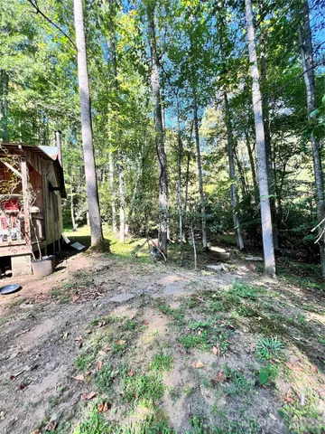 a view of park with entertaining space and entertaining space
