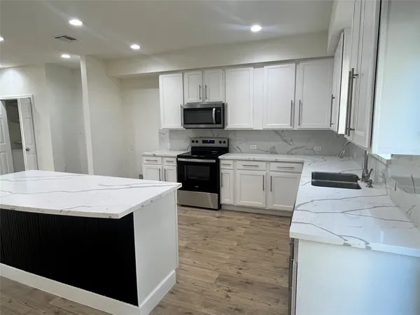 $387,777 | 10811 River Oaks Drive, Conroe, TX 77385