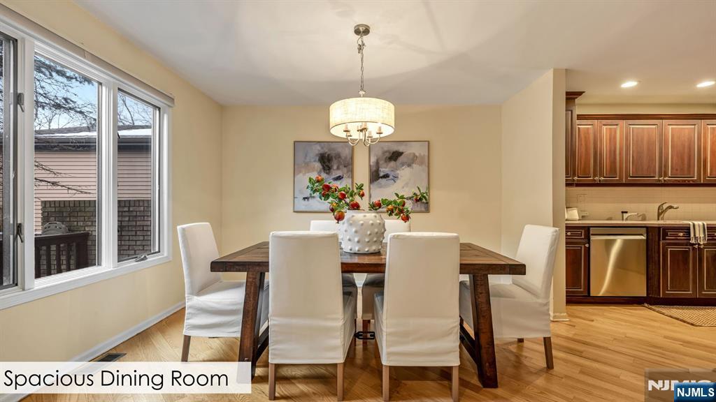 183 Van Winkle Lane Mahwah, NJ 07430 - Photo 12 of 38