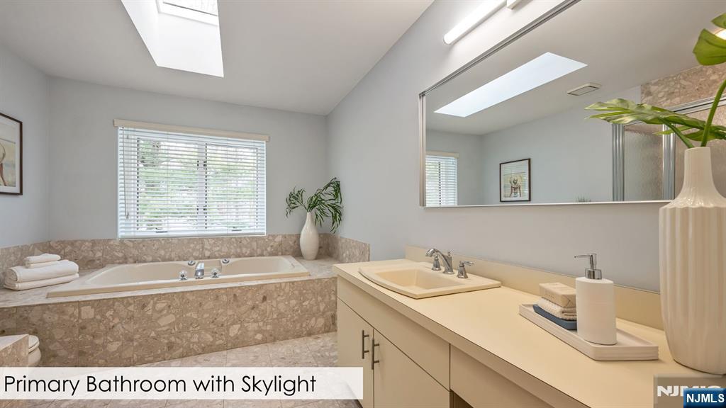 183 Van Winkle Lane Mahwah, NJ 07430 - Photo 17 of 38