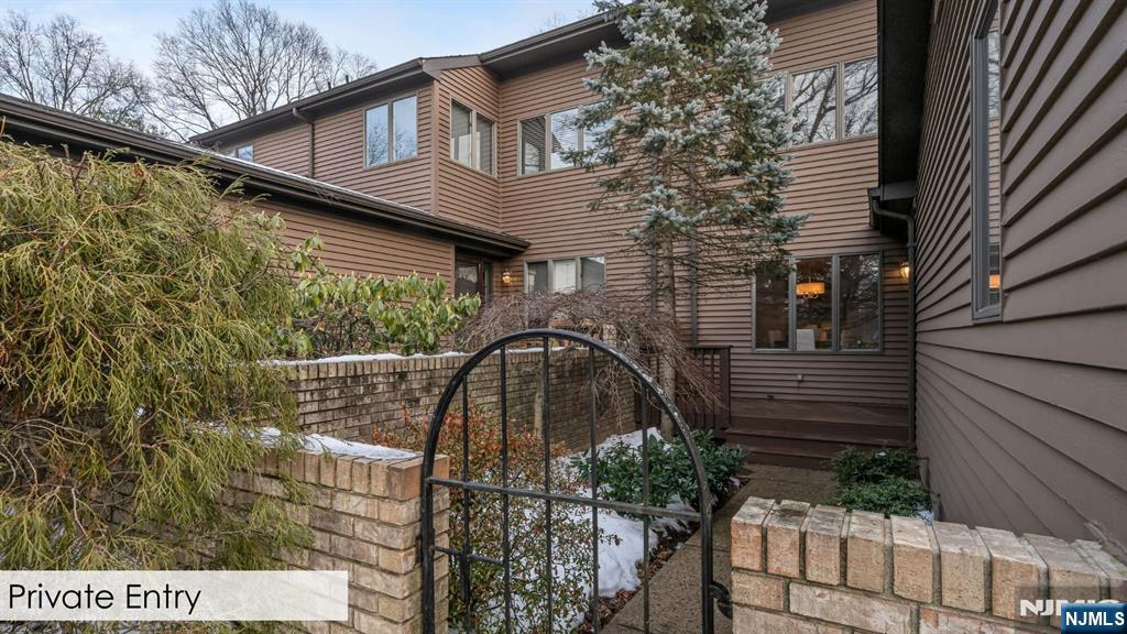 183 Van Winkle Lane Mahwah, NJ 07430 - Photo 3 of 38