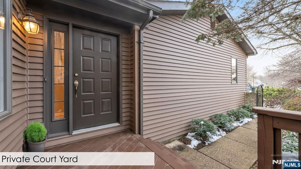 183 Van Winkle Lane Mahwah, NJ 07430 - Photo 4 of 38