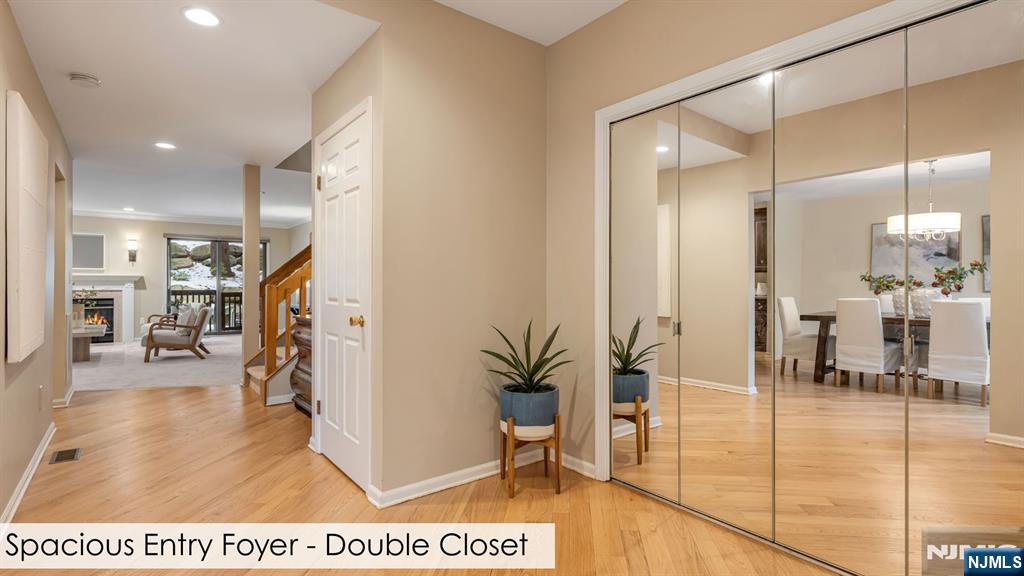 183 Van Winkle Lane Mahwah, NJ 07430 - Photo 5 of 38