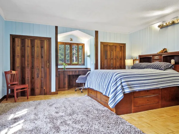 $850,000 | 16 Davis Point Road, Wayne, ME 04284