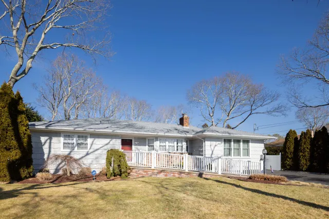 a view of a water fountain