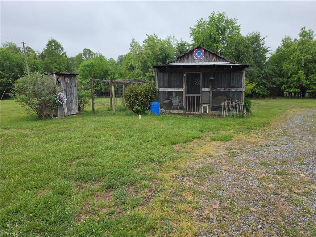 2729 Asbury Road Mount Airy, NC 27030 - Photo 26 of 36