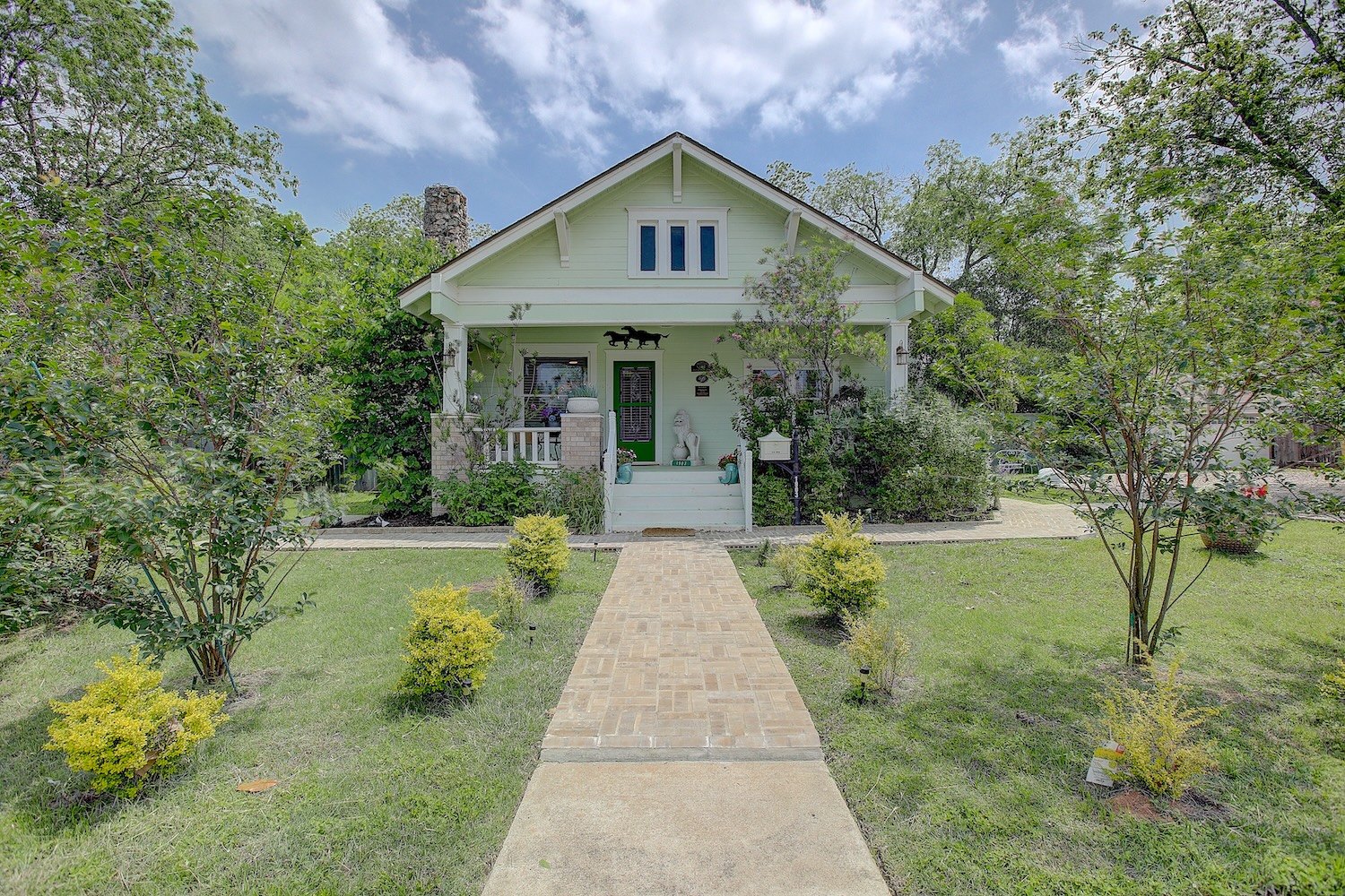 1903 South Austin Avenue Georgetown, TX 78626 - Photo 7 of 40 Sturdy, well built, with another 100 years to tell her story! 2047 sq ft, live large on this .37 acre lot