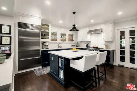 $2,700,000 | 945 South Muirfield Road, Los Angeles, CA 90019