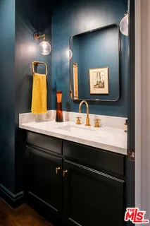 $2,700,000 | 945 South Muirfield Road, Los Angeles, CA 90019