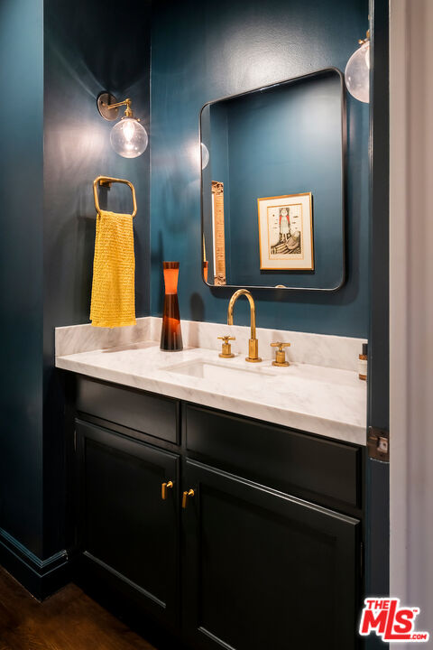 945 South Muirfield Road Los Angeles, CA 90019 - Photo 16 of 47