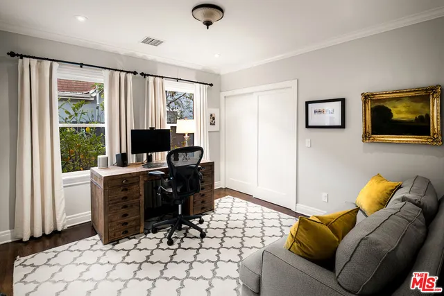 $2,700,000 | 945 South Muirfield Road, Los Angeles, CA 90019