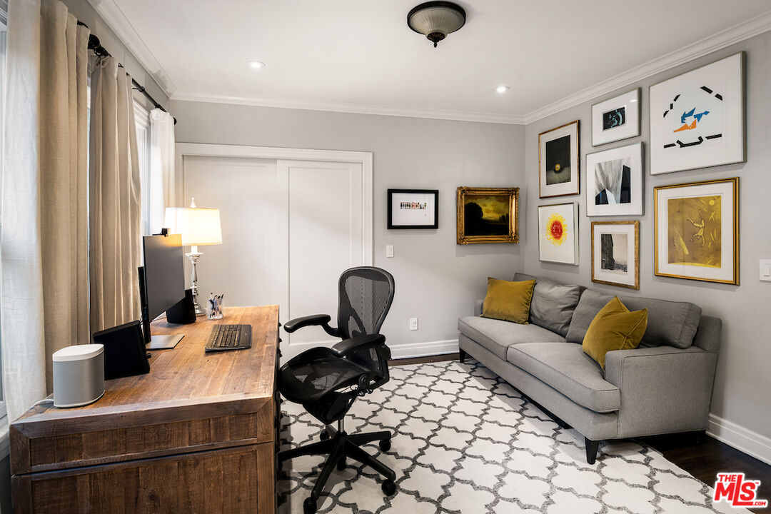 945 South Muirfield Road Los Angeles, CA 90019 - Photo 20 of 47