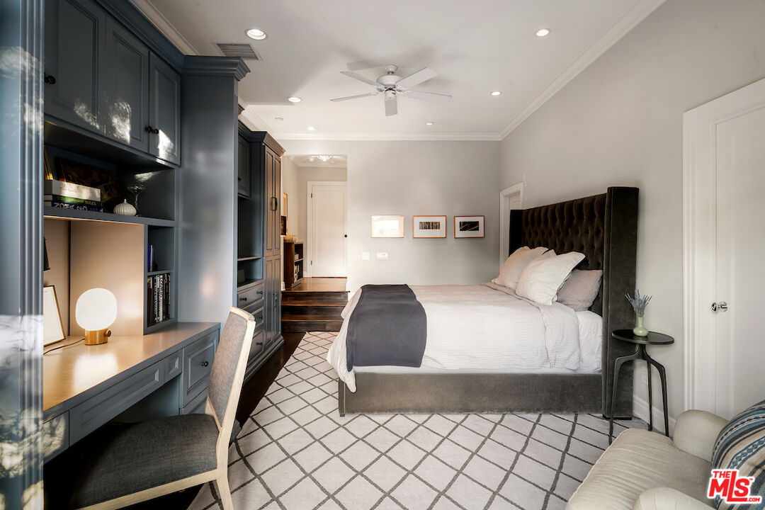 945 South Muirfield Road Los Angeles, CA 90019 - Photo 22 of 47